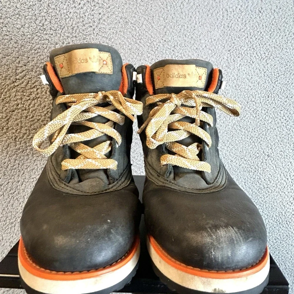 Adidas X Burton Snowboards Mens Mid Shoe. Size 9 RARE Sample Sneakers